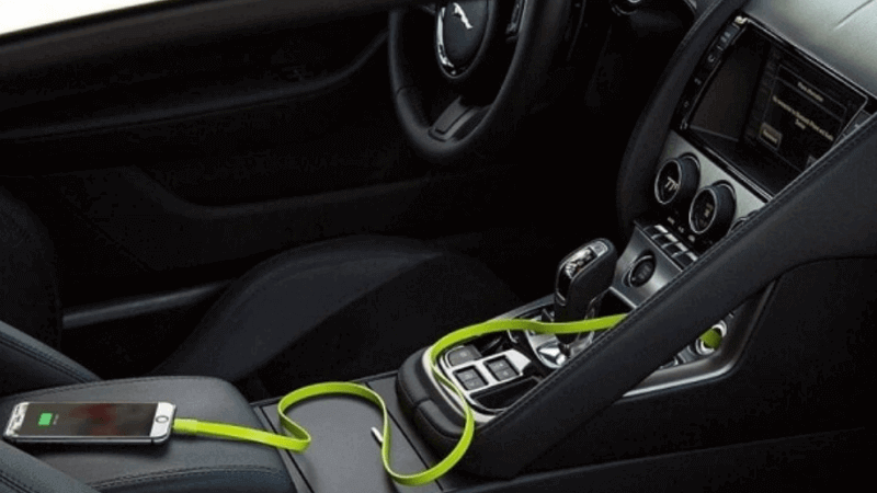 sạc ô tô gắn sẵn dây