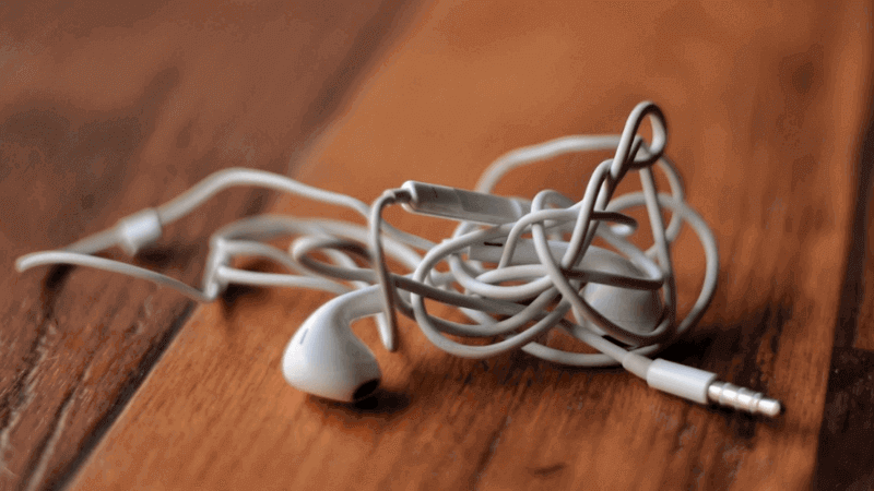 không vò nghịch tai nghe