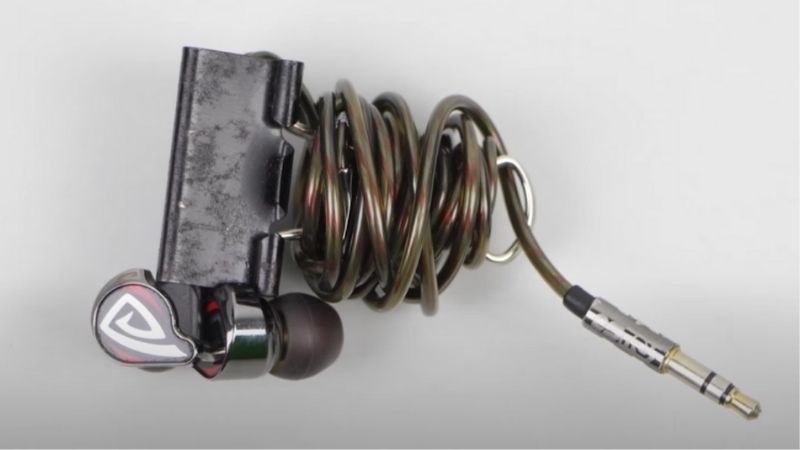 quấn dây tai nghe bằng kẹp giấy