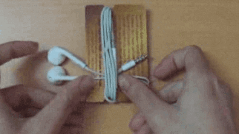 quấn dây tai nghe bằng thẻ cứng